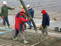 Бетонирование откосов дамбы Рижской ГЭС (Латвия) с использованием добавки в бетон ЛАХТА КМД